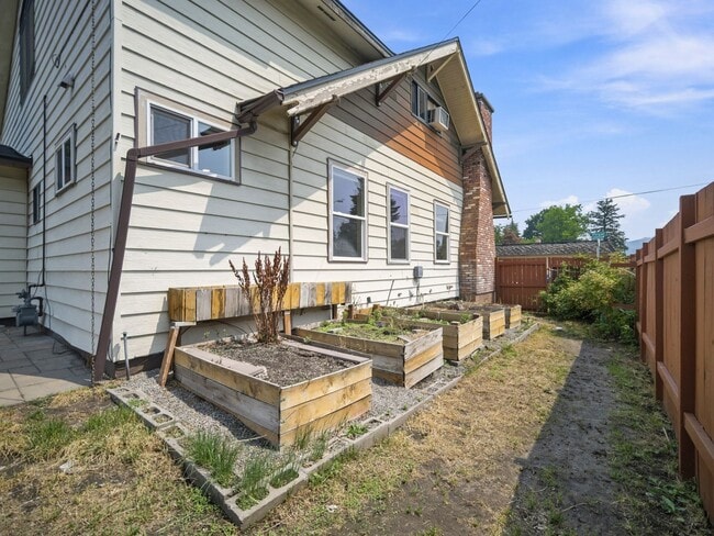 Photo - Beautiful 3BR Home with 2.5 Baths in North Spokane