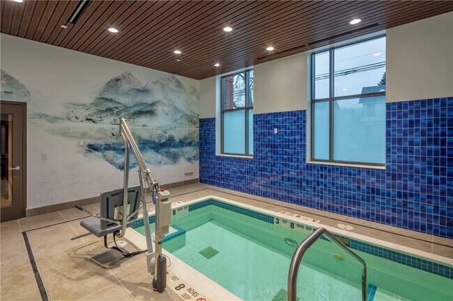 Photo - 105 W Court St