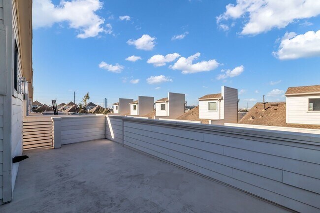 Photo - 1724 Ovid St