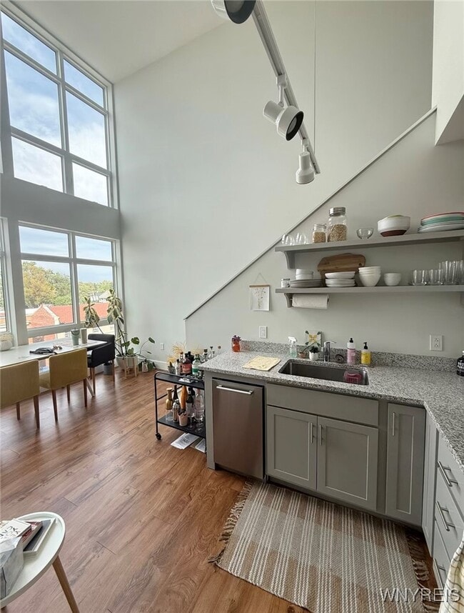 Photo - 1585 Hertel Ave