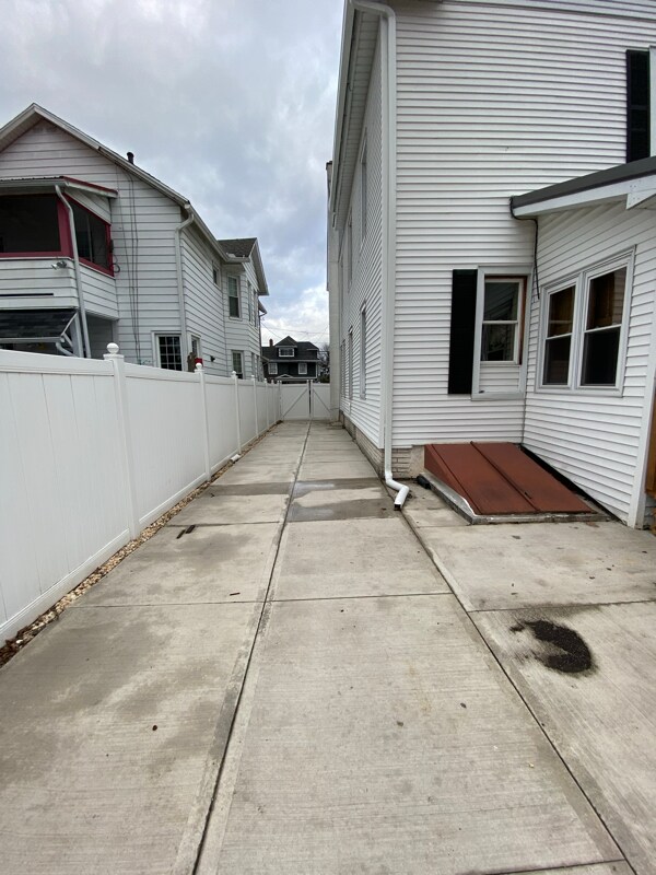 Photo - 211-213 Montgomery Ave Unidad 211