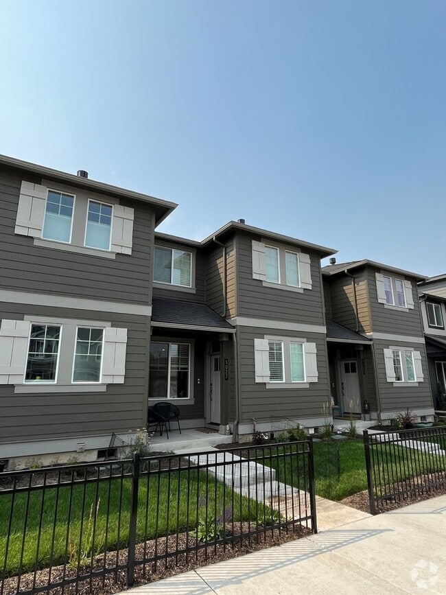 Building Photo - 3 Bed/2.5 Bath Townhome Built in 2023 in N...