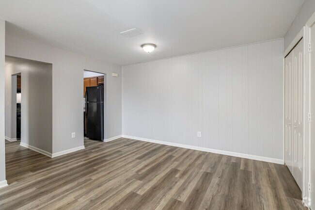 2BR, 1BA - 800SF - Dining Room - Fountain West Apartments