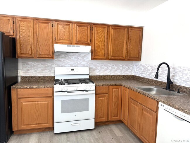 Photo - 205 Everett Pl