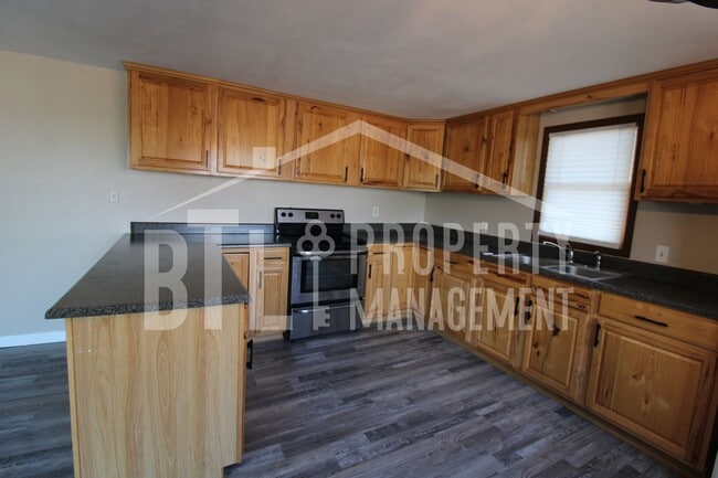 Photo - Charming 2 Bedroom Home - Minutes from the...