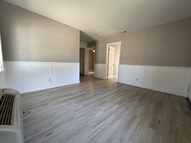 Photo - 932 Wainwright Ave