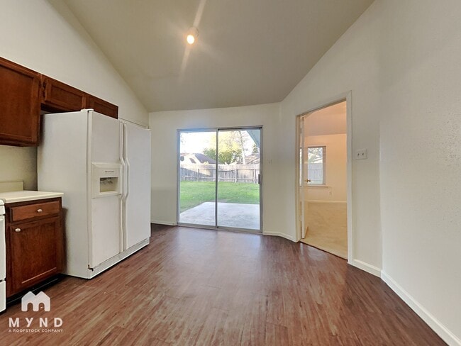 Photo - 10002 Green Valley Ln