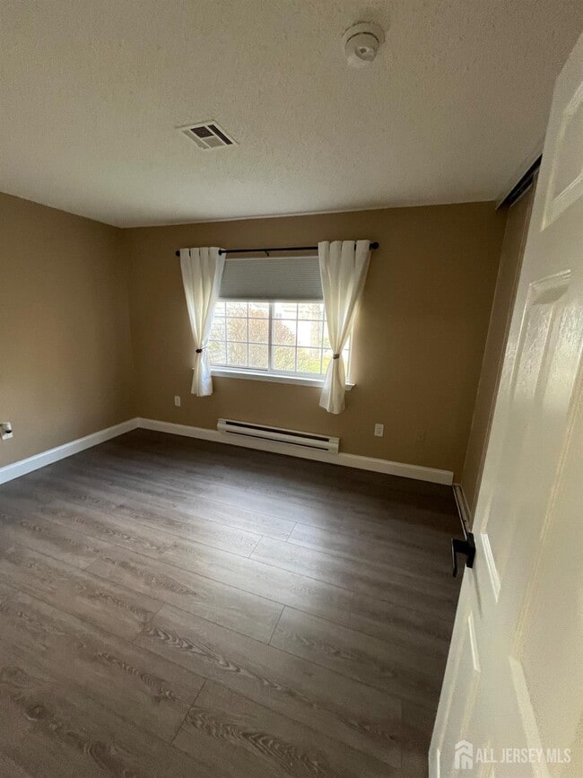 Photo - 572B Nutley Dr Unidad B