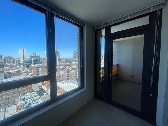 Photo - 142 W Superior St