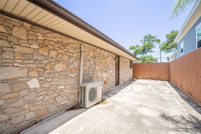 Photo - 803 Sealy Ave