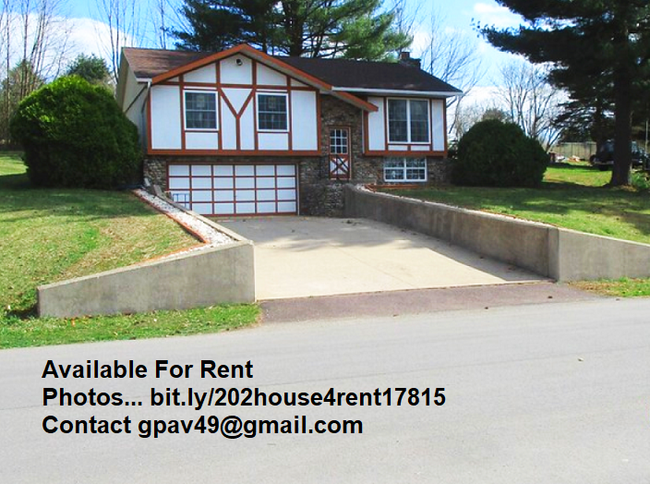 Photo - 202 Hemlock Ln House