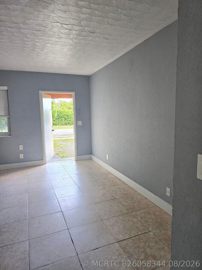 Photo - 305 SW 14th St Unit #1 FRONT