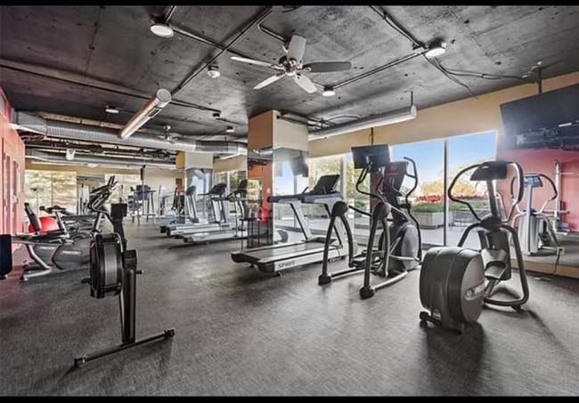 Photo - 600 E 8th St Unit Studio