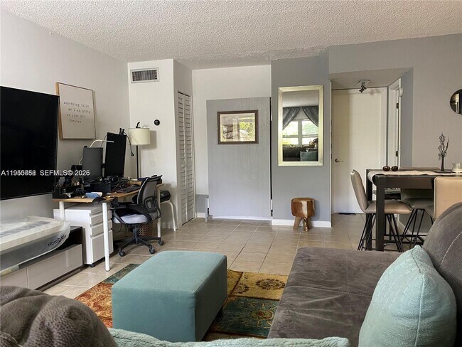 Building Photo - 1425 Arthur St Unit 115B