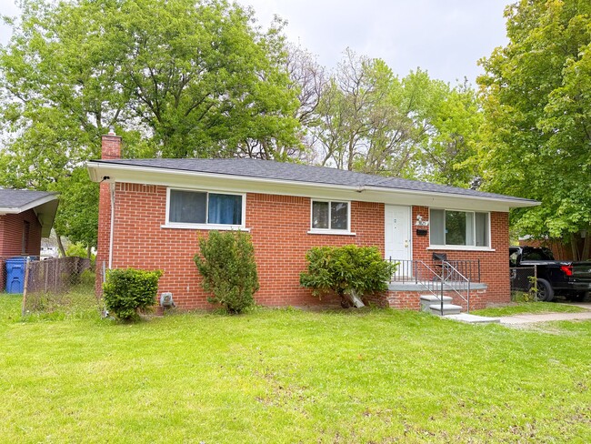 Photo - 3825 Moore St