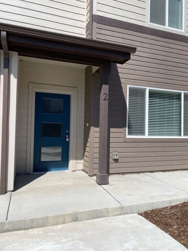 Photo - 3 Bed / 2.5 Bath Townhome with Attached Garage in NE Ft. Collins