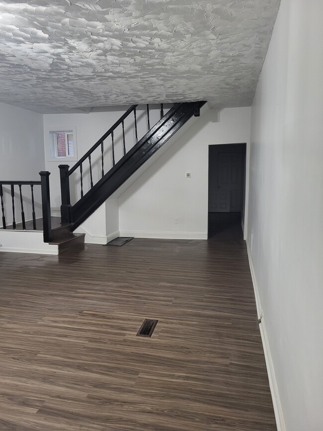 Photo - 1115 W 6th St