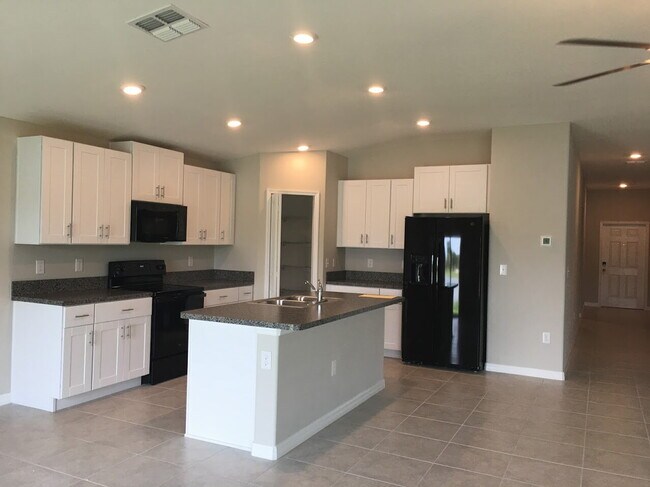 Photo - 3805 Romano Busciglio St