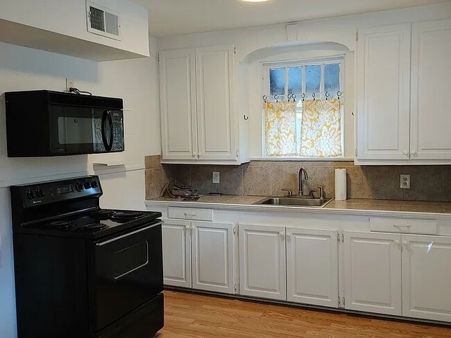 Photo - 551 Glenmore Ave