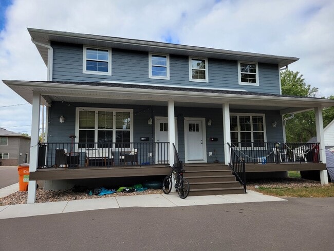 Photo - 5 Bed 3 Bath close to UWEC, bike trails, C... Unit 1