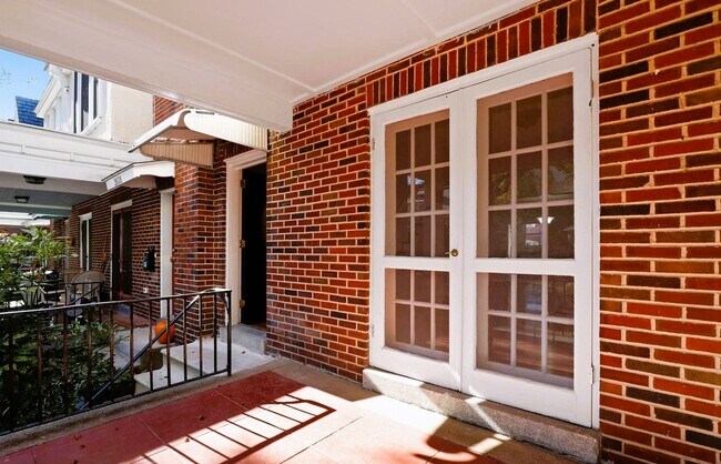 Photo - 3608 Elkader Rd