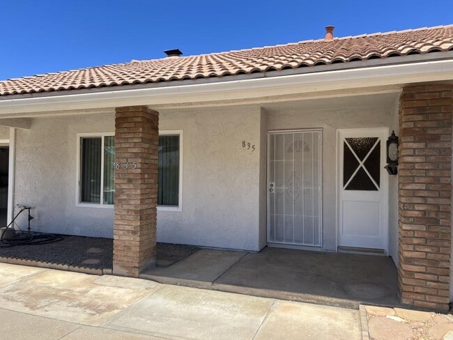 Photo - 835 McLain St