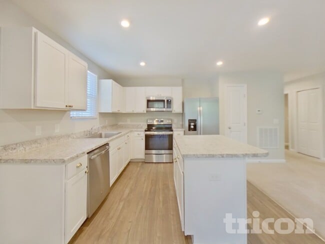 Photo - 137 Portchester Ln