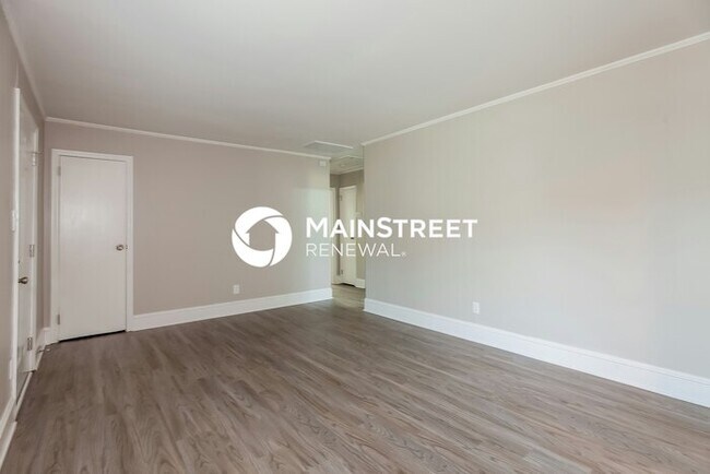 Photo - 3 Bedroom Pet-Friendly Home in Charlotte, NC with Main Street Renewal