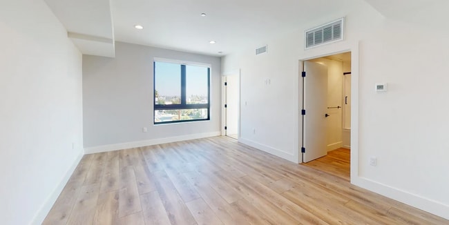 Photo - 4807 Elmwood Ave Los Angeles, CA 90004 Unit 401