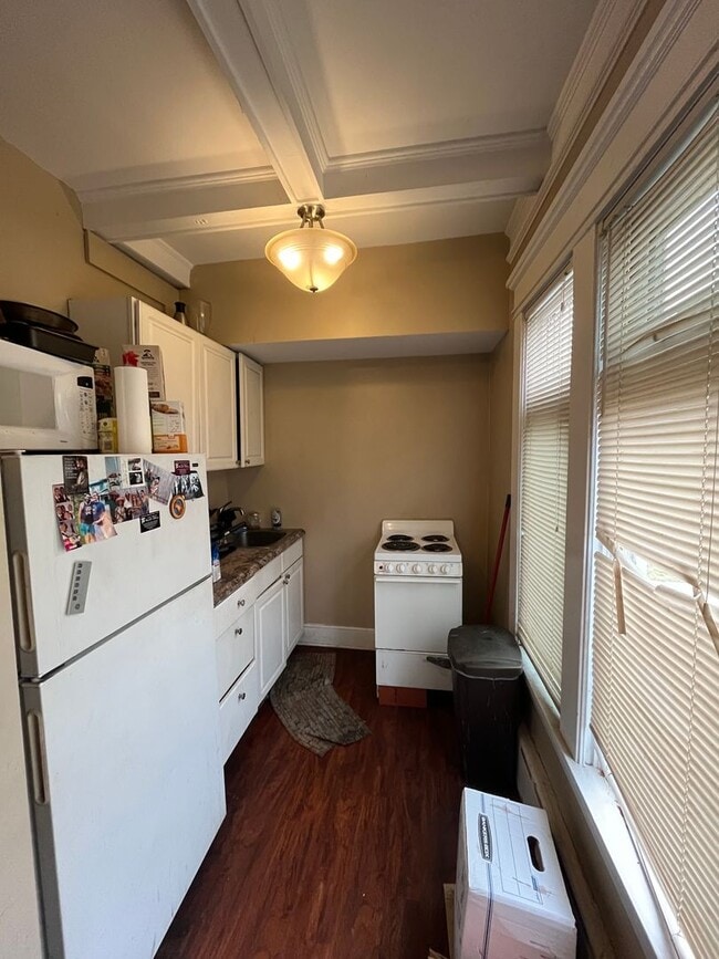 Photo - 1 Manning Blvd Unit 1 Manning Right