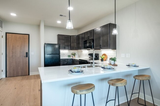 SIX65 Brookfield Apartments