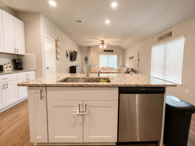 Photo - 463 Dalloway St