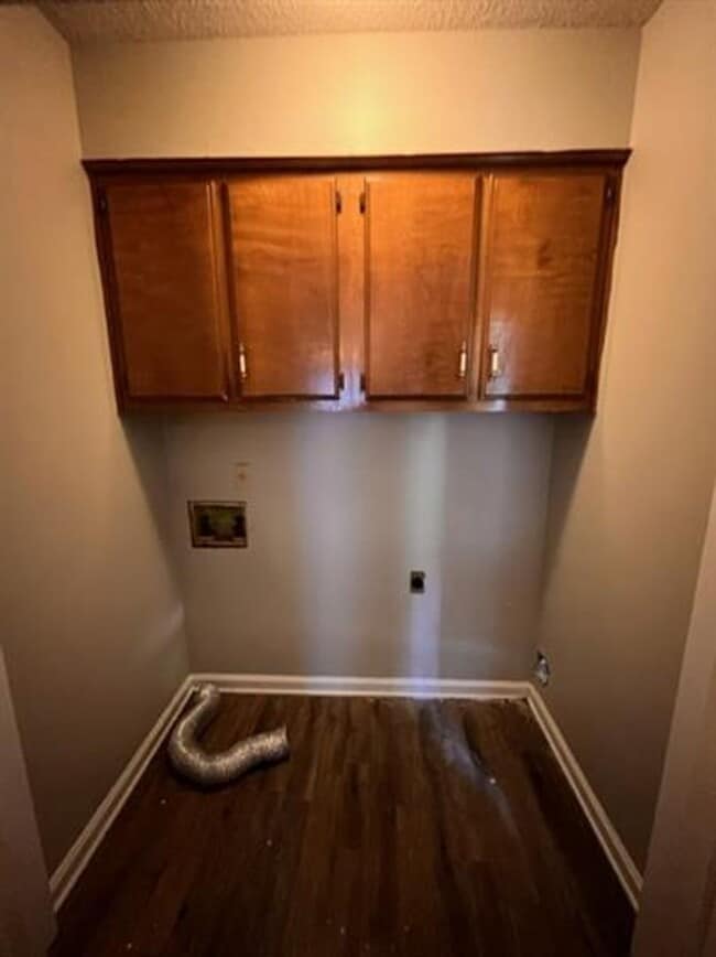 Photo - ~HALF OFF FIRST MONTH'S RENT~ Charming 3-Bedroom Home in Bartlett-Spacious & Move-In Ready!