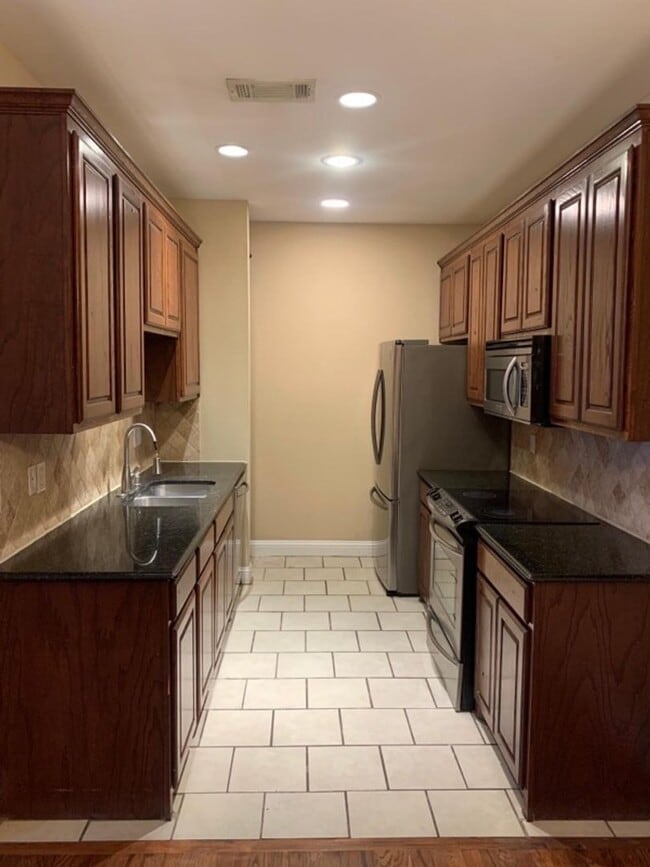 Photo - 1305 Halcyon Pl