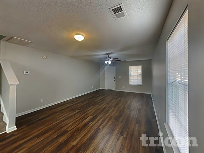 Photo - 945 Schofield Ln
