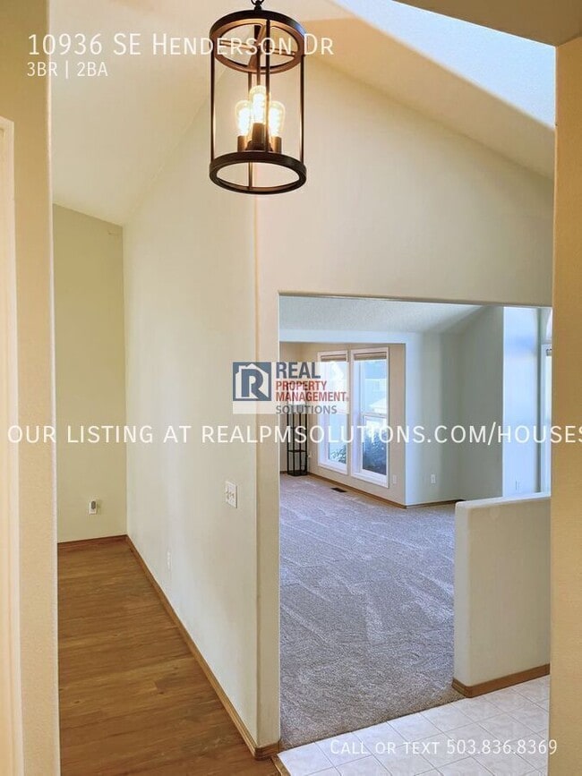Photo - 10936 SE Henderson Dr