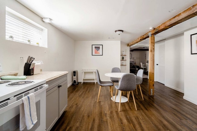 Photo - 2334 SE 8th Ave Unidad Basement