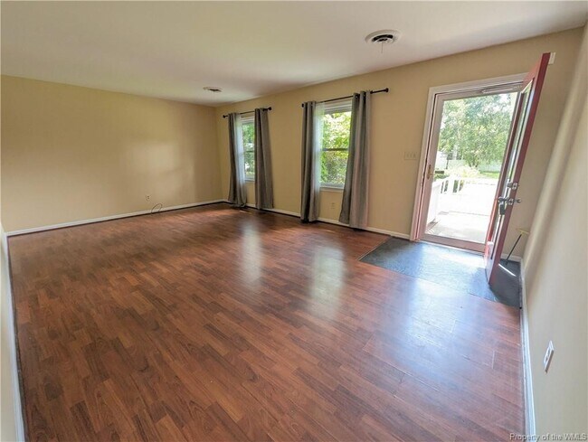 Photo - 111 King William Dr