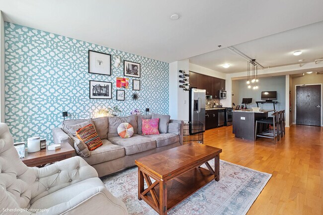 437 W Division St Unit 806