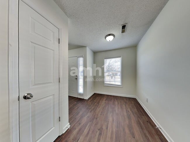 Photo - 137 Charlotte Ct