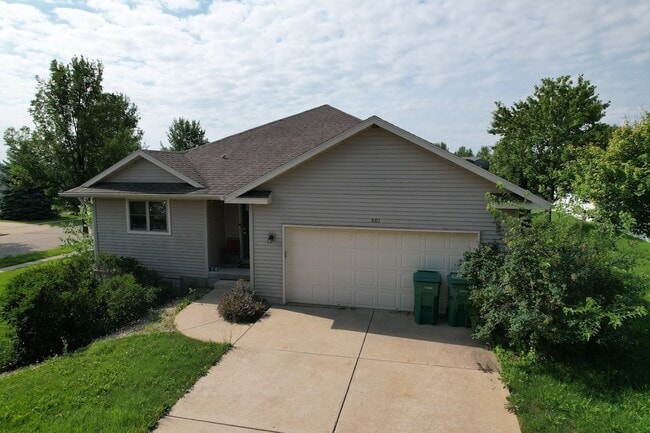 Building Photo - 601 Meadow View Rd Unit #1
