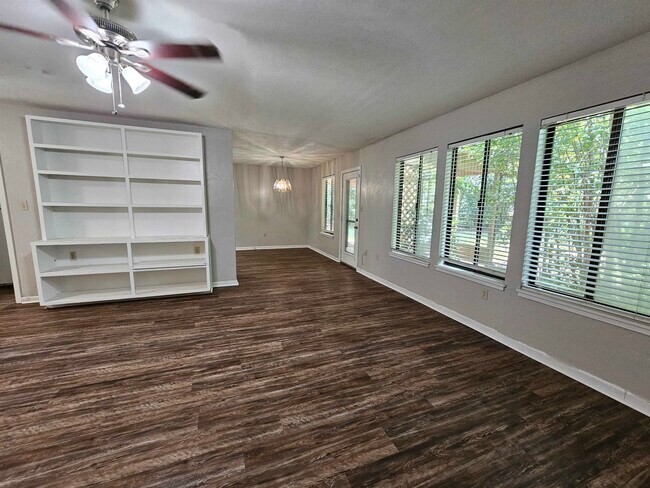 Photo - 6712 Tim Tam Trail