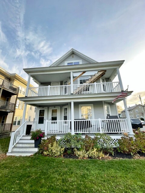 Building Photo - 346 Ocean St Unit 2