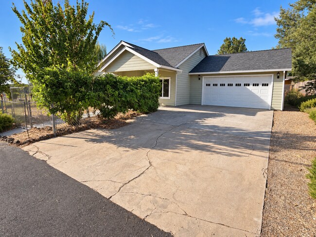 435 Apple Ln
