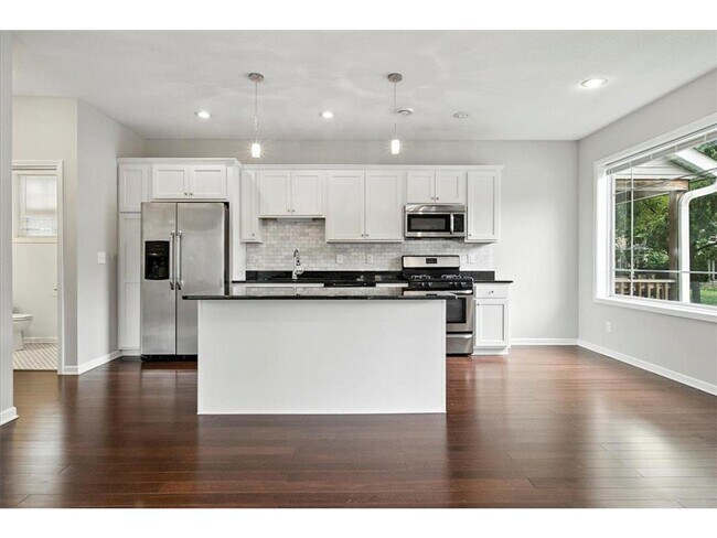 Photo - 600 W 32nd St
