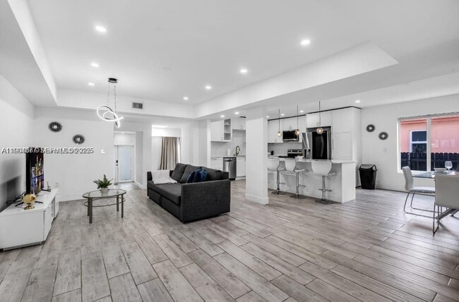 Photo - 420 NE 90th St