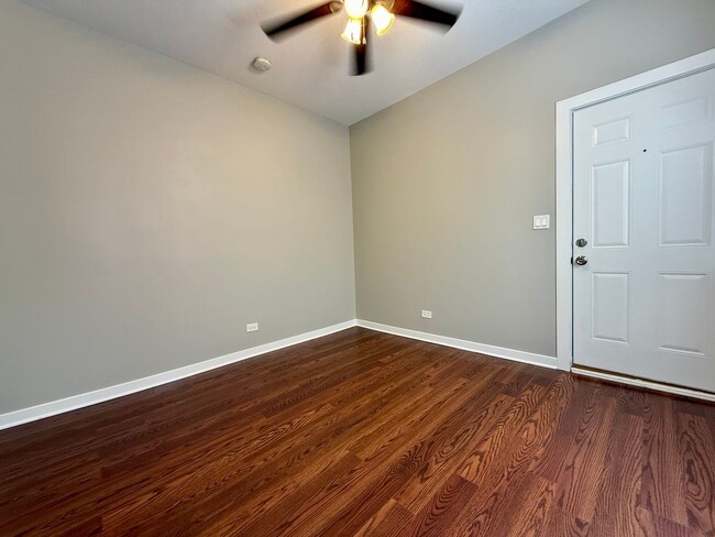 Photo - 3728 S Parnell Ave Unidad 2R