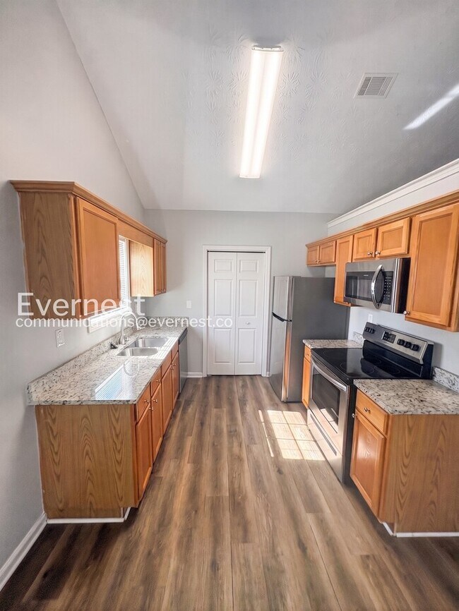 Photo - 508 Bridgeport Pl