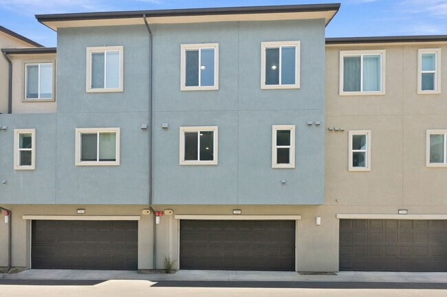 7555 Landon Ln