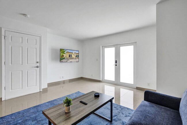 Photo - 905 N Federal Hwy Unidad SI ID1504069P